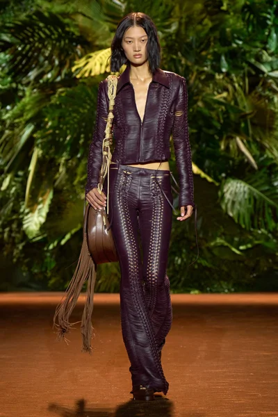 Look 32